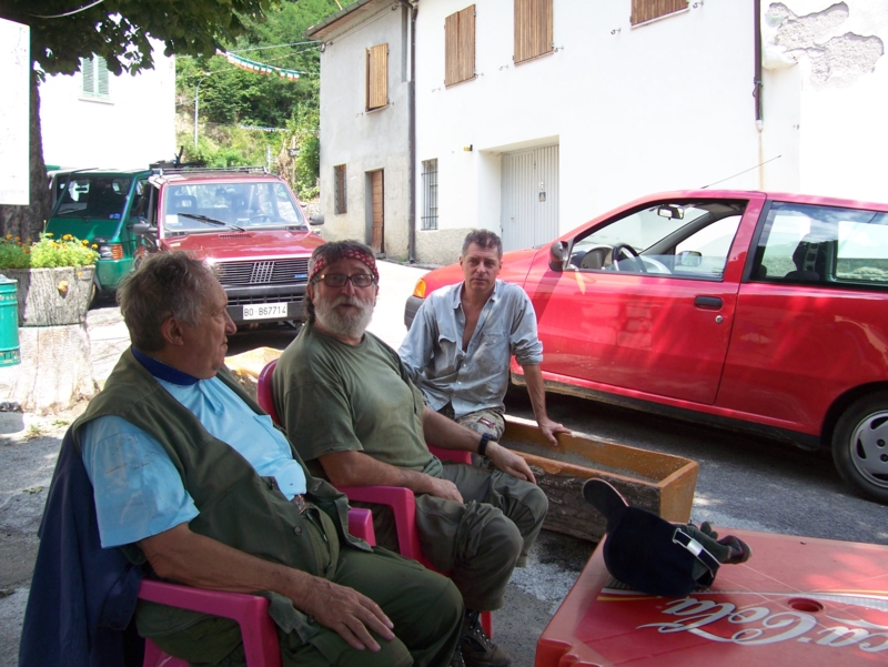  Image name: Persone095.jpg 
 width: 800 pixel 
 height: 601 pixel 
 Size: 381495 bytes 
 Click to enlarge 